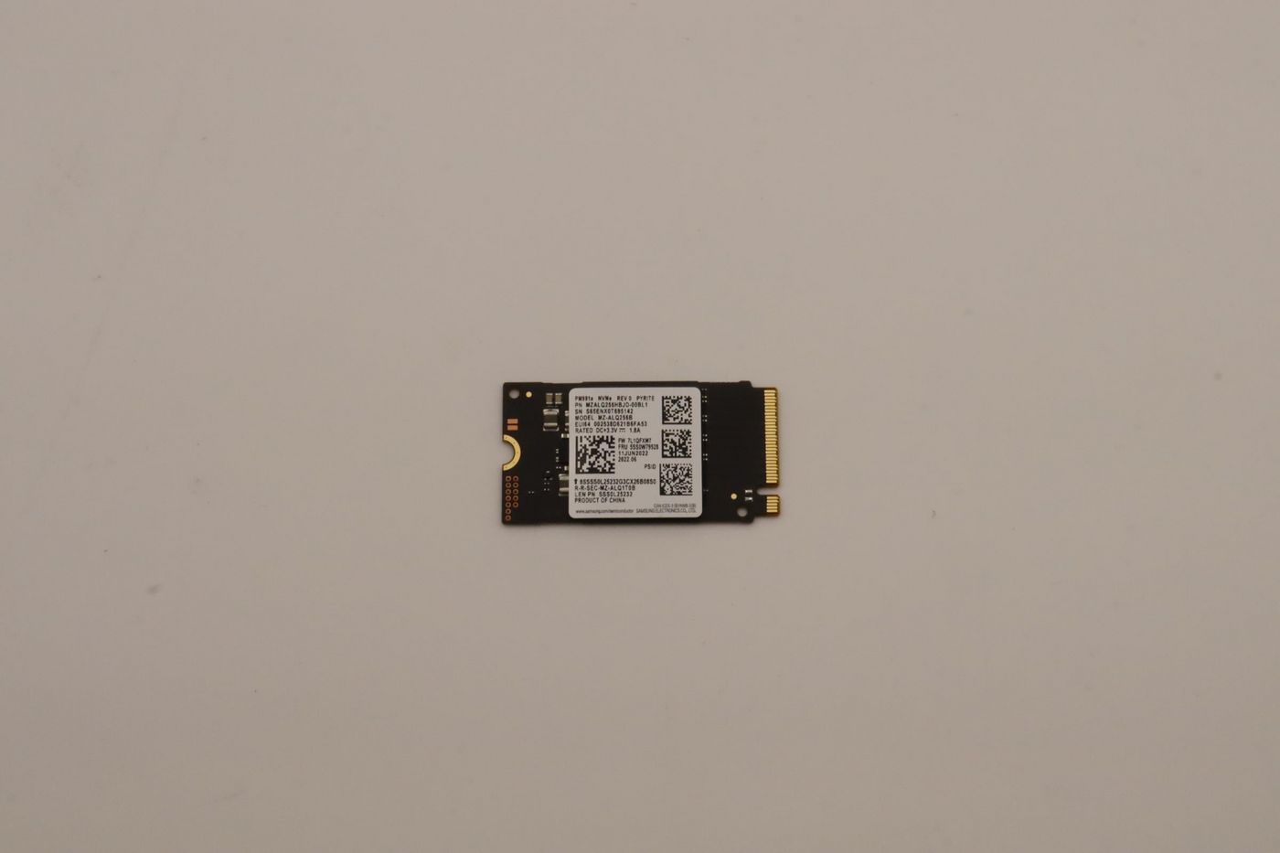 Lenovo 5SS0W79528 256GB M.2 2242 PCIe 3.0 x4 NVMe Internal SSD