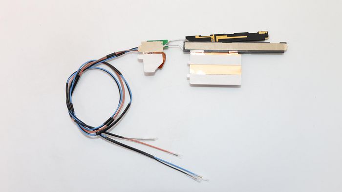 Lenovo FRU01ER099 Antenna Kit – Wireless Connectivity Signal Enhancement