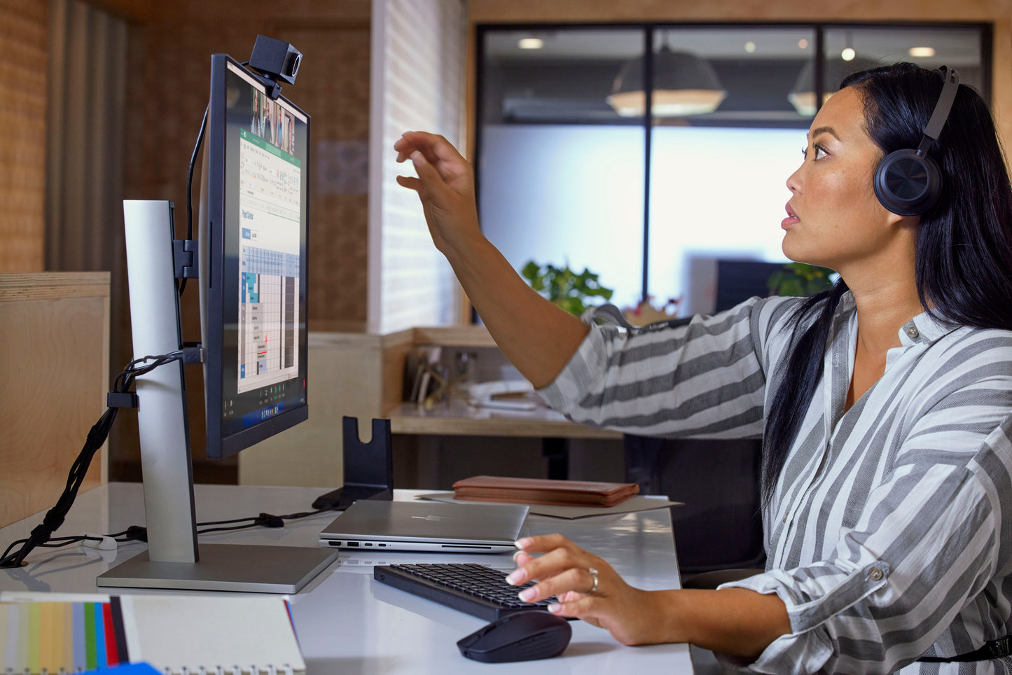 HP 6Y7L1AA#ABB FHD Webcam – 4MP, USB, Dual Microphone, Privacy Cover