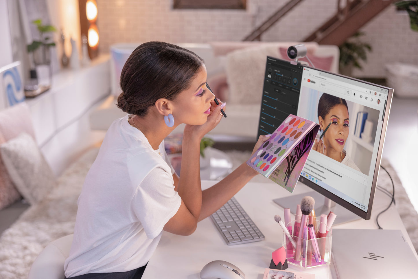 HP 4C9Q2AA#ABB 950 4K Webcam – Ultra HD, USB 3.2, Auto Focus, Black/Silver