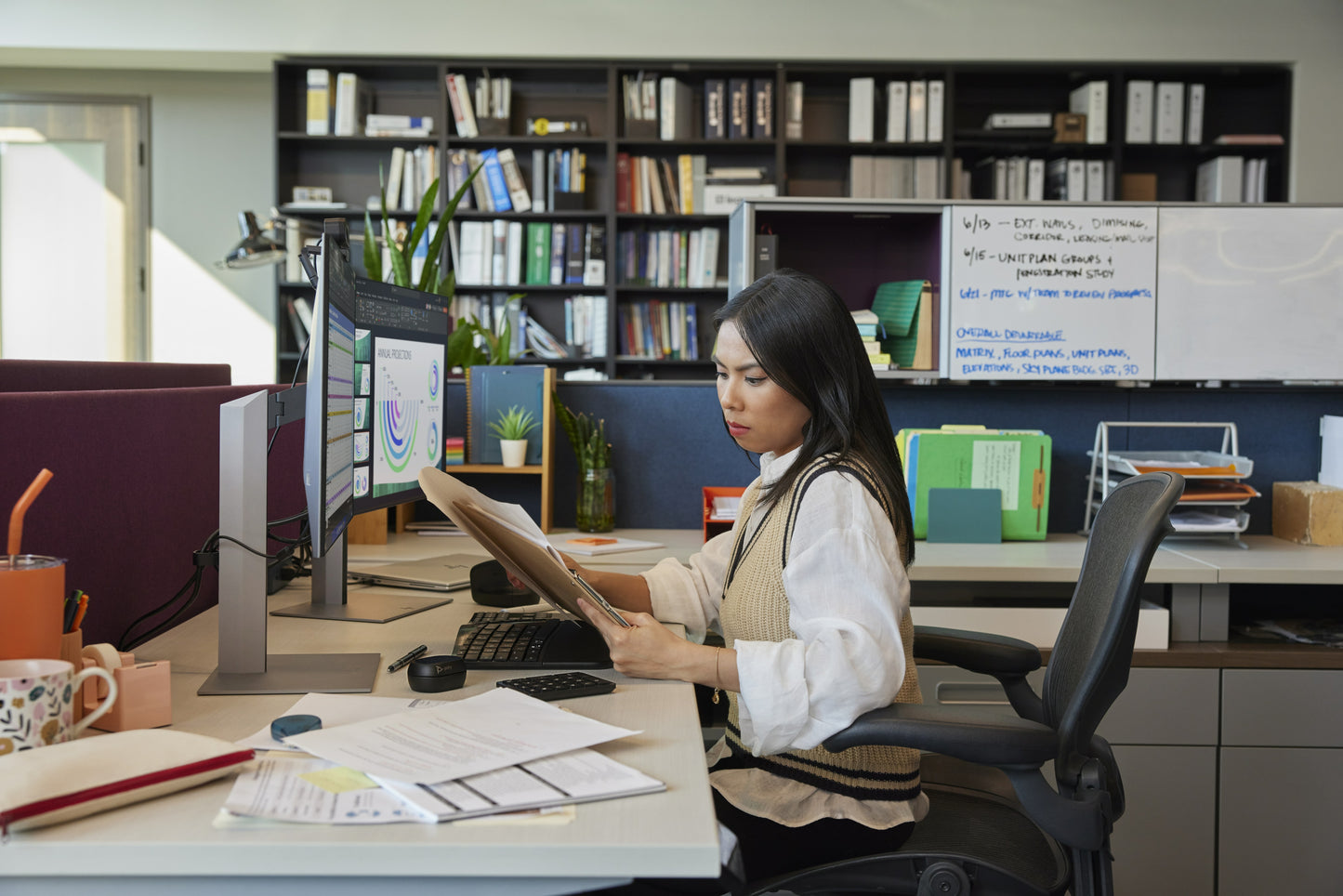 HP 6H1A5AA Ergonomic Vertical Mouse – Wireless, Rechargeable, 4000 DPI