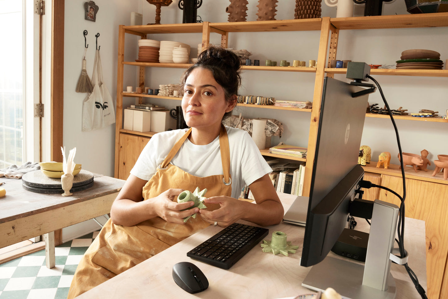 HP 6Y7L2AA 620 FHD Webcam – 4MP, 1080p, USB, Black, Clip Mount